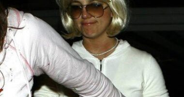 Britney Spears con peluca rubia