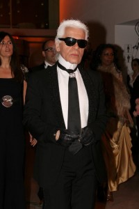 El baile de la Rossy » entra la momia ¡Uh!