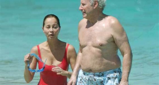Isabel Preysler y Miguel Boyer en la playa y sin maquillaje