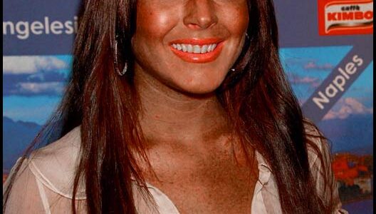 Lindsay Lohan naranja por el bronceado