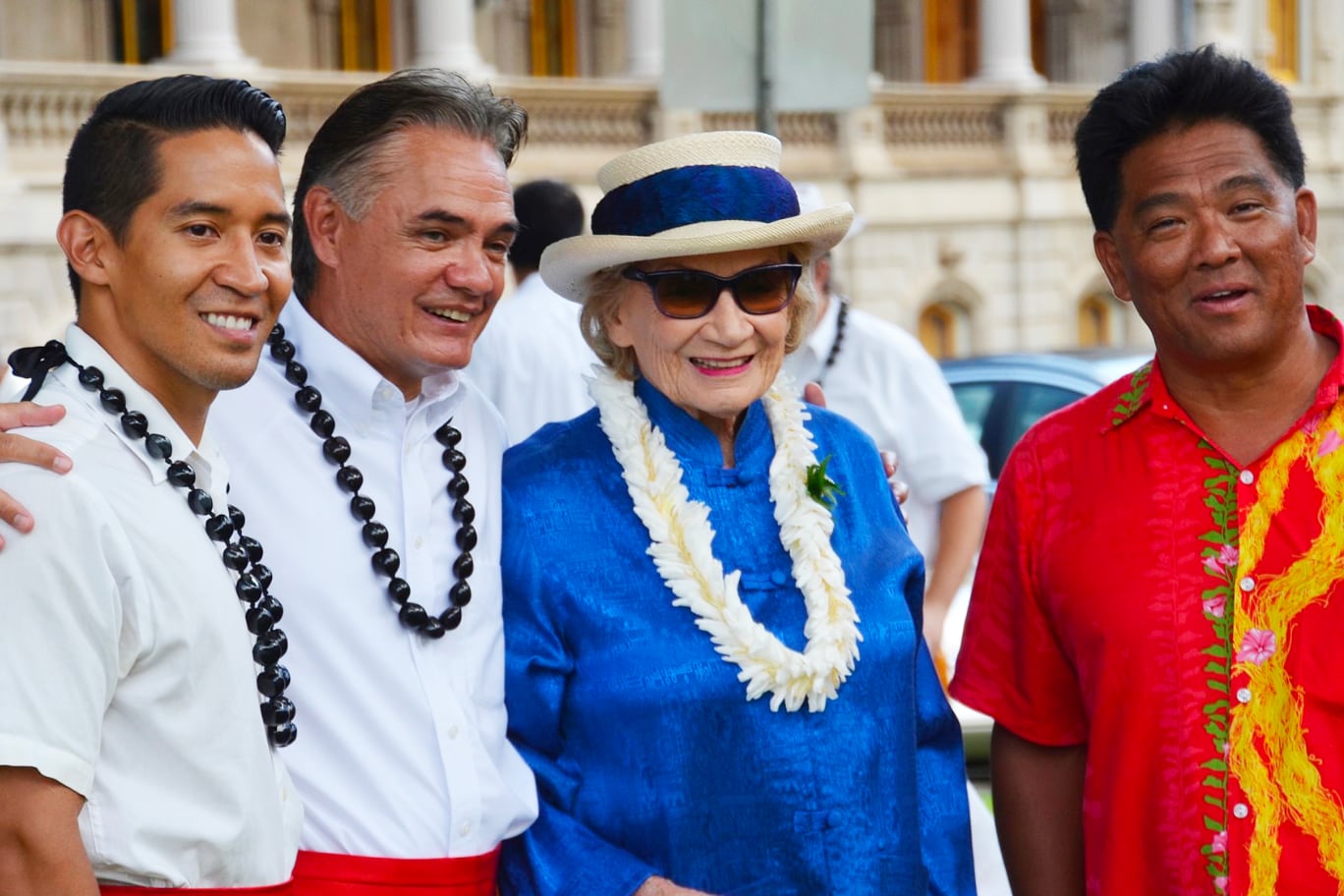 Muere Abigail Kawānanakoa a los 96 años, la última "princesa de Hawái" en el regazo de su ESPOSA » abigail kawananakoa 2 Abigail Kawānanakoa y unos hawaianos