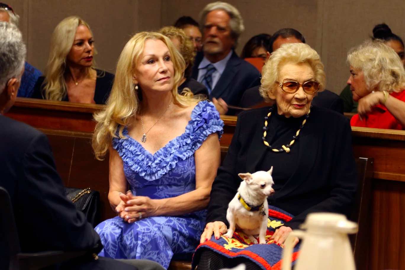 Muere Abigail Kawānanakoa a los 96 años, la última "princesa de Hawái" en el regazo de su ESPOSA » abigail kawananakoa Abigail Kawānanakoa y su esposa Veronica Gail en 2018
