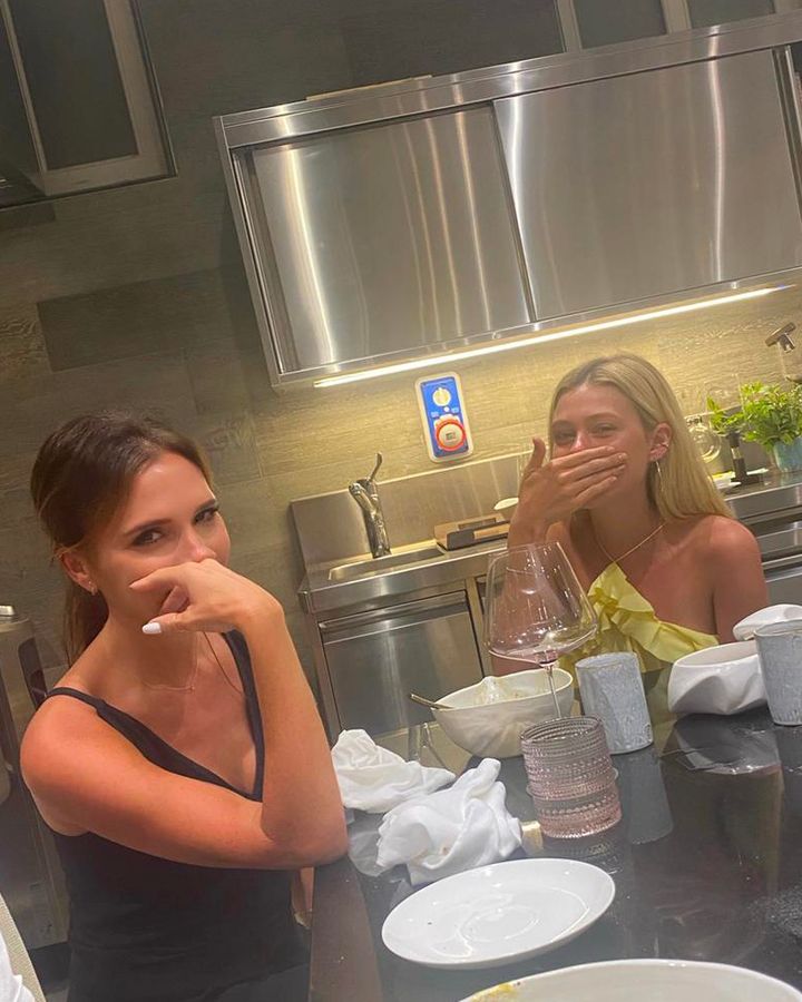 Victoria Beckham y Nicola Peltz, ENEMIGAS: cómo lo descubrimos a través de sus perfiles de Instagram » victoria beckham nicola peltz Victoria Beckham y Nicola Peltz