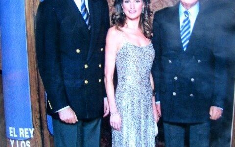 Portada de Hola - Príncipes de Asturias y Juan Carlos I