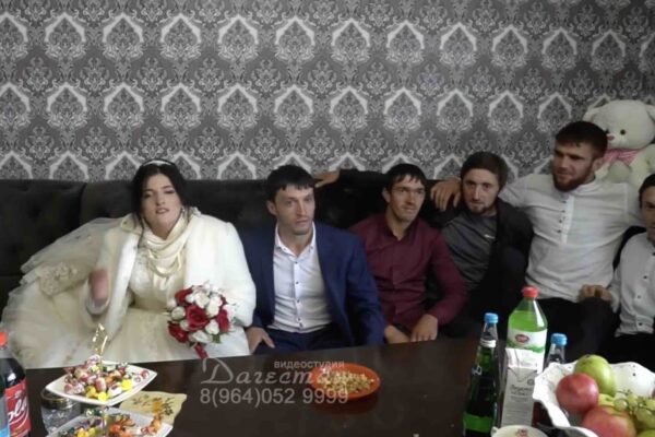 Los novios y el peluche